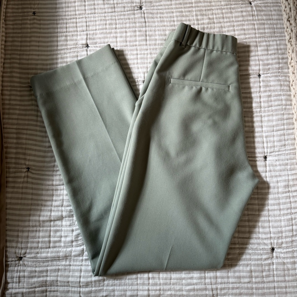 Abercrombie & Fitch Quinn Tailored Straight Leg Pants in Sage Green - Size 26L